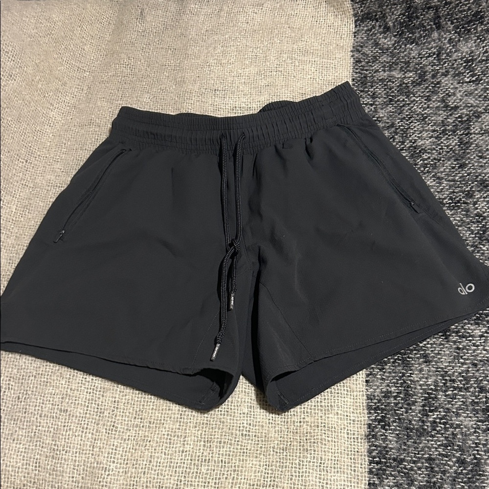 ALO Yoga Men’s Gray Athletic Drawstring Shorts